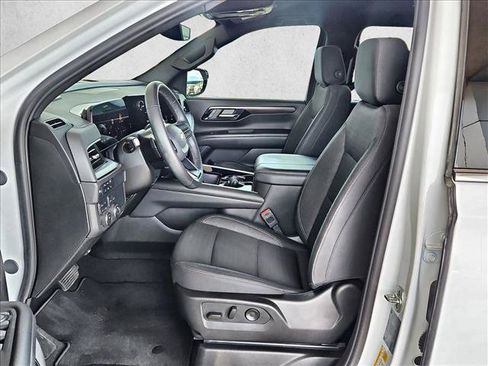 Used 2025 Chevrolet Suburban LS AWD/4WD image 16