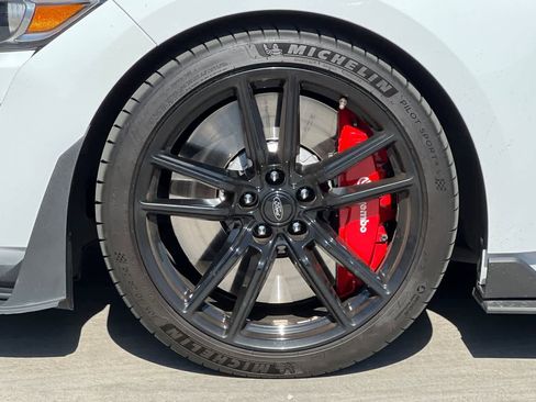 Used 2021 Ford Mustang Shelby GT500 w/ Technology Package RWD image 12