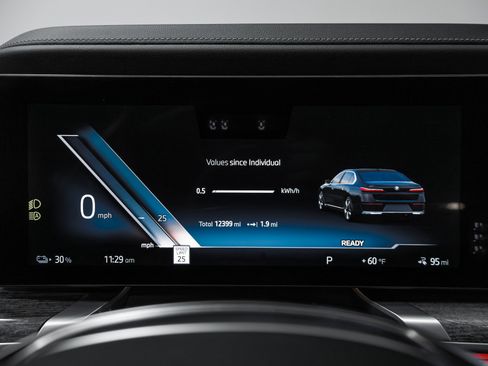 Used 2023 BMW i7 xDrive60 image 8