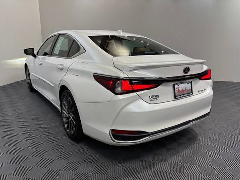 Used 2024 Lexus ES 300h w/ Technology Package FWD image 4