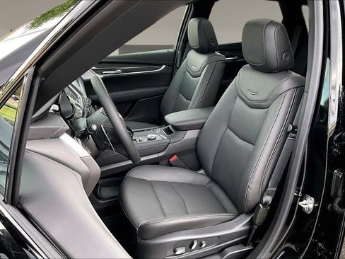 New 2026 Cadillac XT5 Sportv w/ LPO, Floor Liner Package AWD/4WD image 9