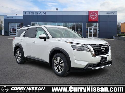 New 2025 Nissan Pathfinder SL image 1