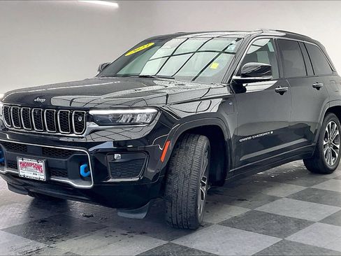 Used 2023 Jeep Grand Cherokee Overland w/ Advanced Protech Group III AWD/4WD image 12