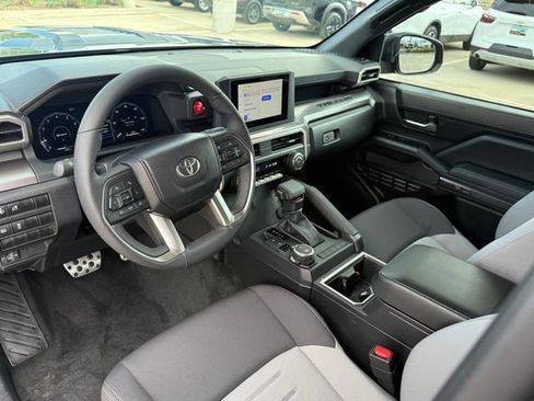 Used 2025 Toyota Tacoma TRD Sport image 10