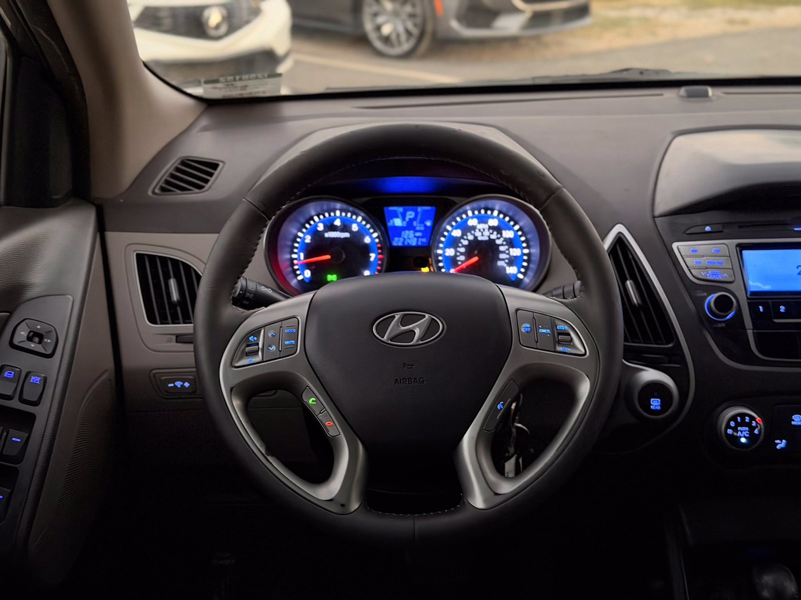 Used 2011 Hyundai Tucson GLS FWD image 30