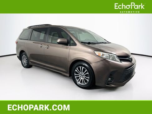 Used 2018 Toyota Sienna XLE FWD image 1