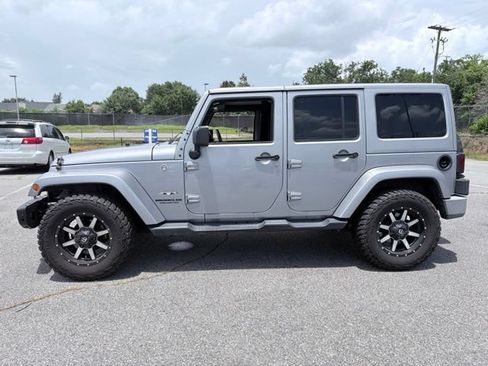 Used 2016 Jeep Wrangler Unlimited Sahara w/ Max Tow Package AWD/4WD image 6