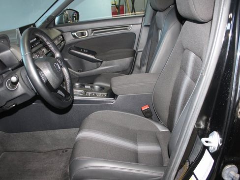 Used 2023 Honda Civic Sport image 13