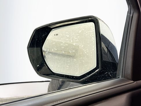 Used 2023 Chevrolet Suburban Premier image 16