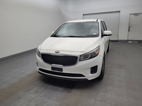 Used 2017 Kia Sedona LX image 15