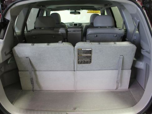 Used 2013 Toyota Highlander SE image 29