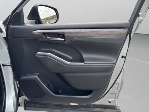 Used 2020 Toyota Highlander Limited image 44