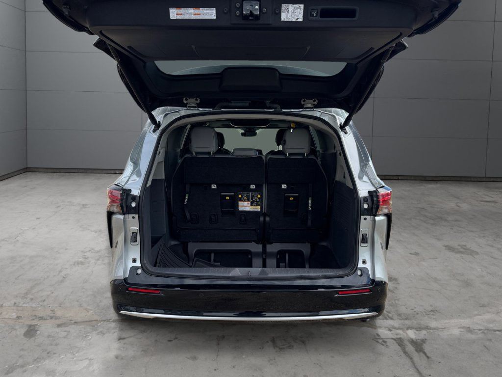 Certified 2023 Toyota Sienna Limited AWD/4WD image 19