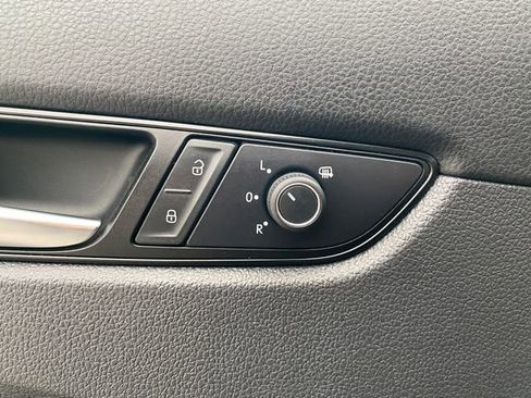 Used 2022 Volkswagen Passat 2.0T image 11