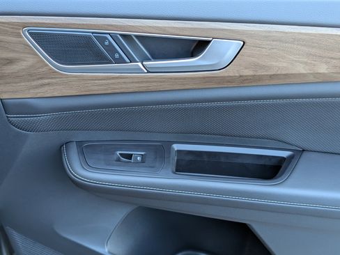 Used 2025 Volkswagen Atlas SE w/ Panoramic Sunroof Package image 25