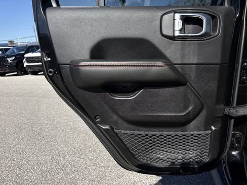 Used 2025 Jeep Wrangler Unlimited Rubicon w/ Technology Group image 37