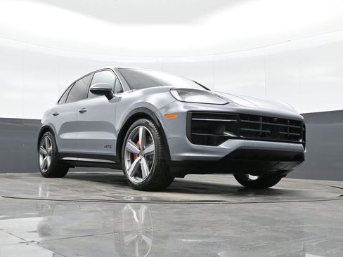 New 2026 Porsche Cayenne GTS image 40