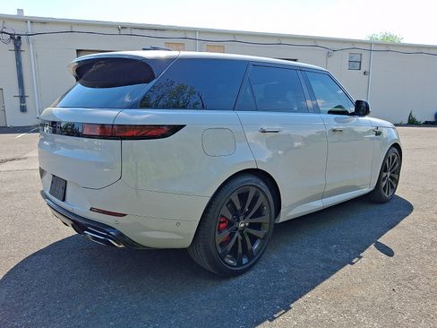 Used 2024 Land Rover Range Rover Sport Dynamic SE AWD/4WD image 4