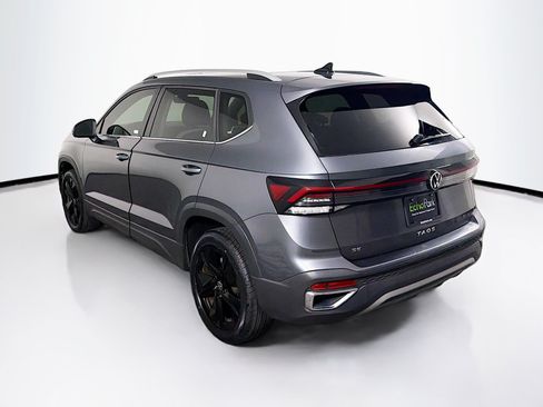 Used 2025 Volkswagen Taos SE FWD image 5