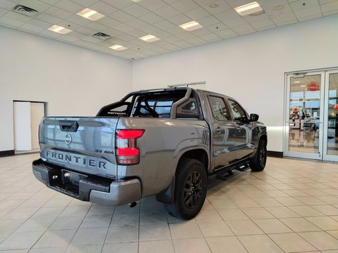 Used 2023 Nissan Frontier SV w/ Midnight Edition Package AWD/4WD image 3