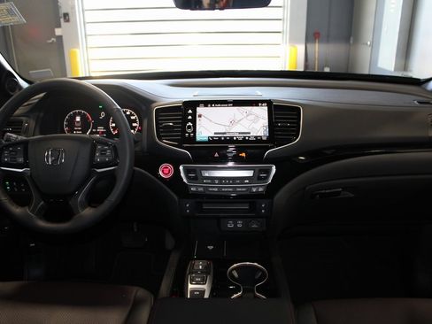 Certified 2026 Honda Ridgeline Black Edition image 28