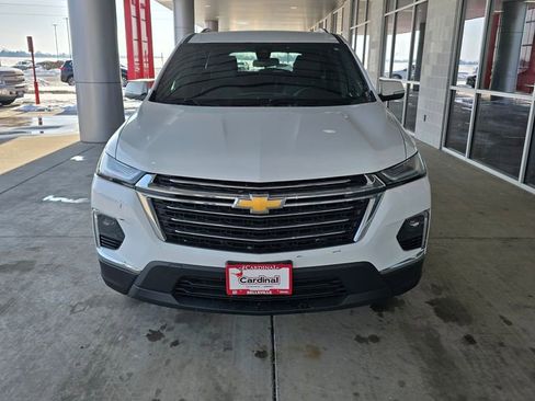 Used 2023 Chevrolet Traverse LT image 2