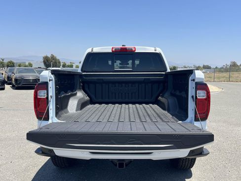 New 2026 GMC Canyon Elevation w/ LPO, Black Badging Package RWD image 26