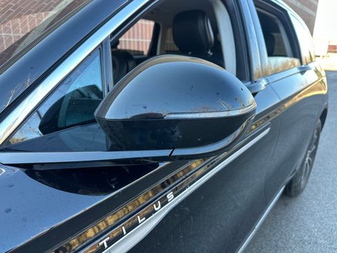 Used 2024 Lincoln Nautilus Premier image 11