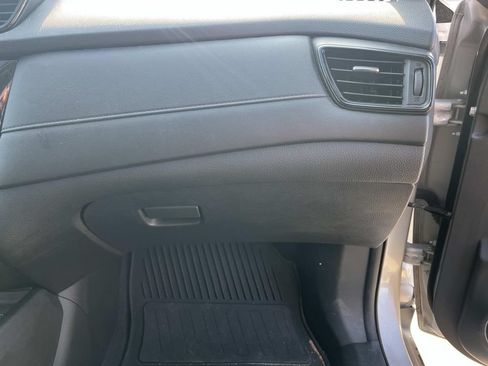 Used 2017 Nissan Rogue S FWD image 24