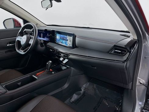 Used 2025 Nissan Kicks SR FWD image 33