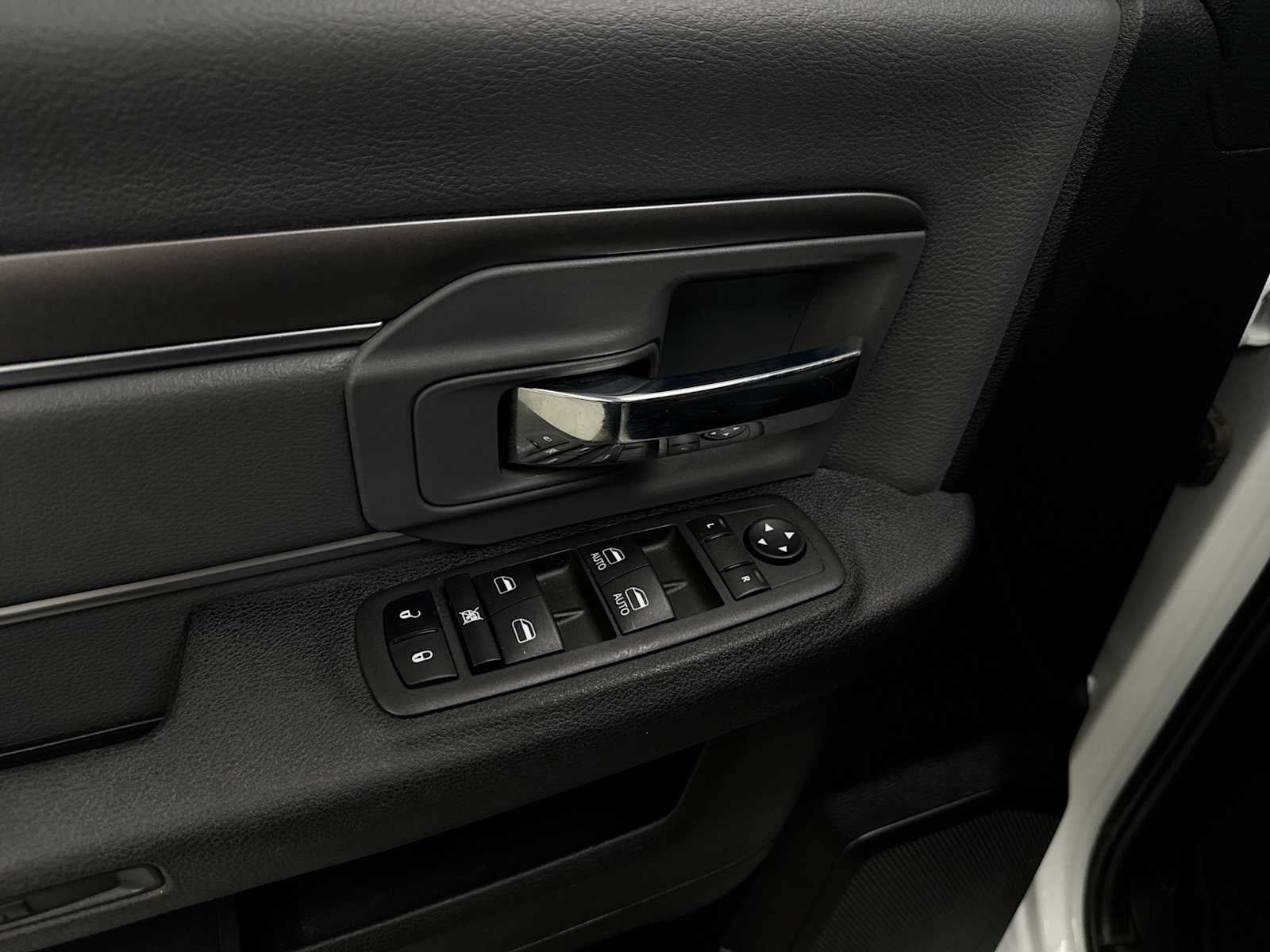 Used 2022 RAM 1500 Classic SLT w/ Electronics Group AWD/4WD image 15