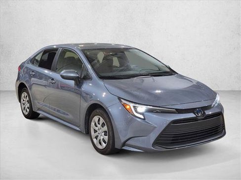 Used 2024 Toyota Corolla LE FWD image 3