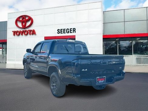 Used 2023 Toyota Tacoma SR5 w/ Technology Package AWD/4WD image 7
