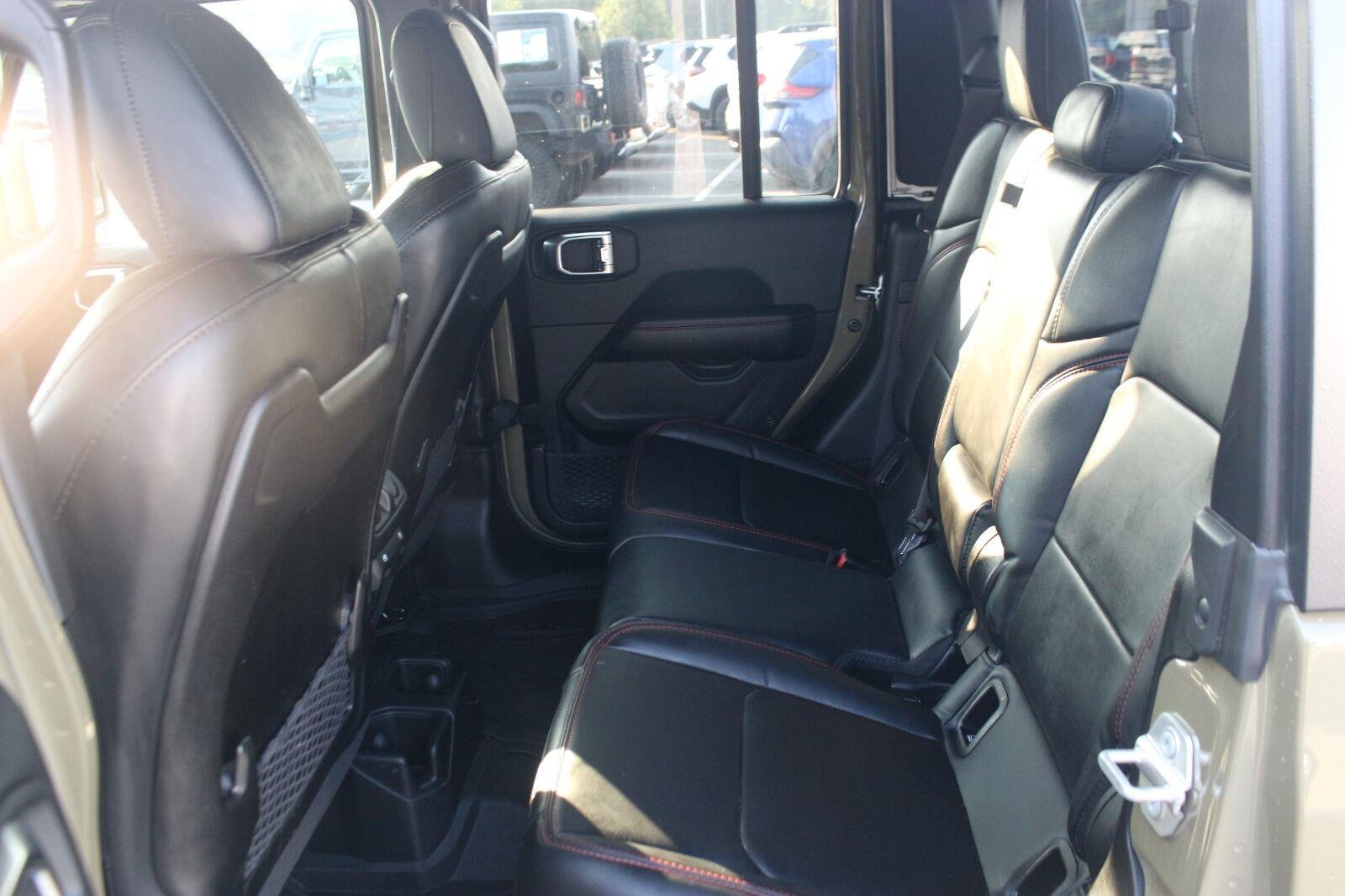 Used 2025 Jeep Gladiator Rubicon w/ Convenience Group AWD/4WD image 34
