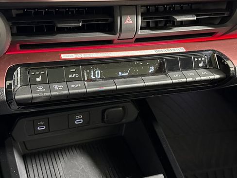 Used 2024 Toyota Prius Prime FWD image 37