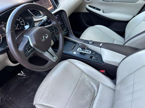 Used 2019 INFINITI QX50 Essential w/ Sensory Package AWD/4WD image 4