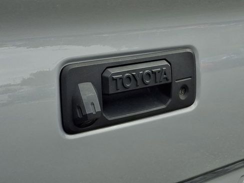 Used 2021 Toyota Tacoma SR5 AWD/4WD image 32