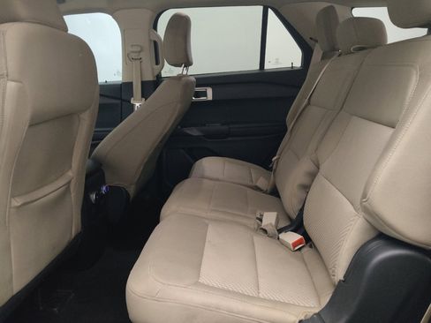 Used 2021 Ford Explorer image 18