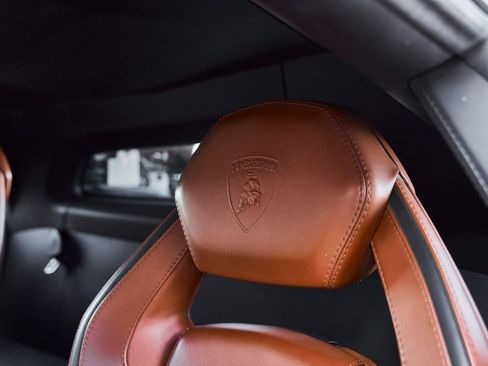 Used 2018 Lamborghini Aventador S image 54