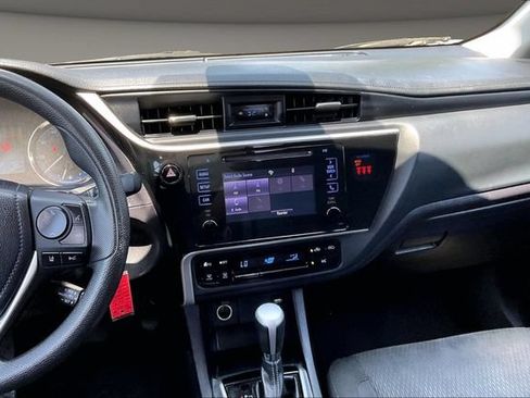 Used 2018 Toyota Corolla LE FWD image 6