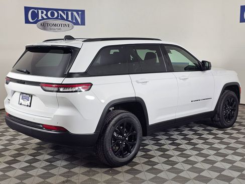 New 2025 Jeep Grand Cherokee Altitude image 5