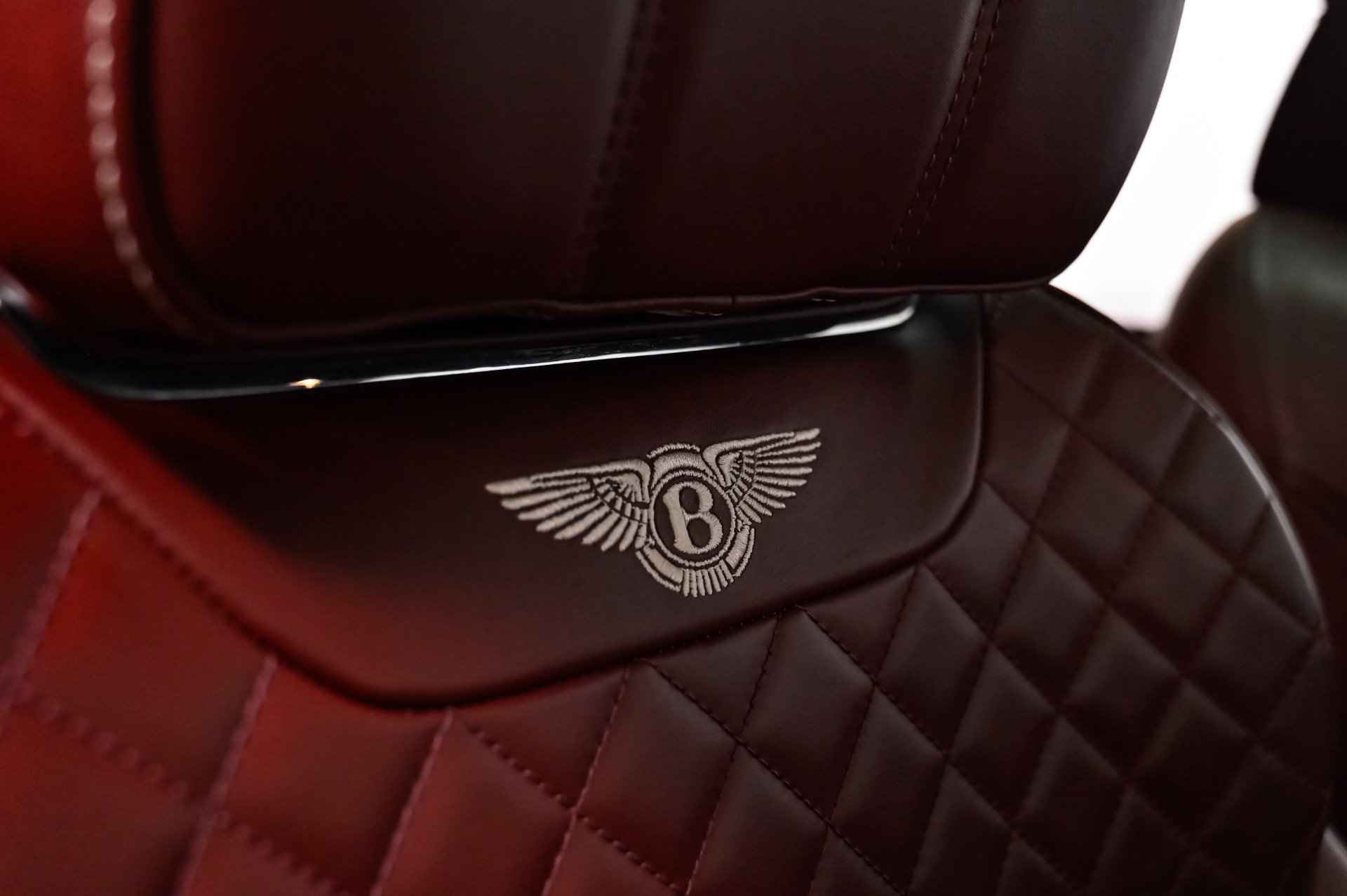 Used 2019 Bentley Bentayga AWD/4WD image 42