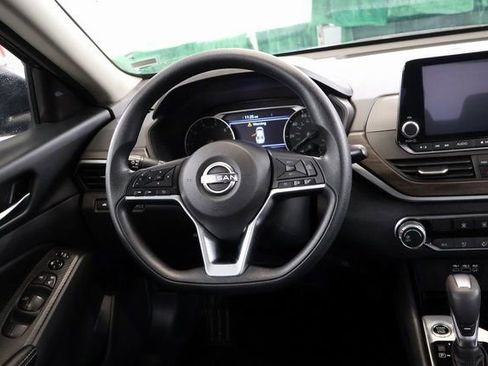Used 2024 Nissan Altima 2.5 SV FWD image 14