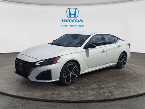 Used 2024 Nissan Altima 2.5 SR image 1