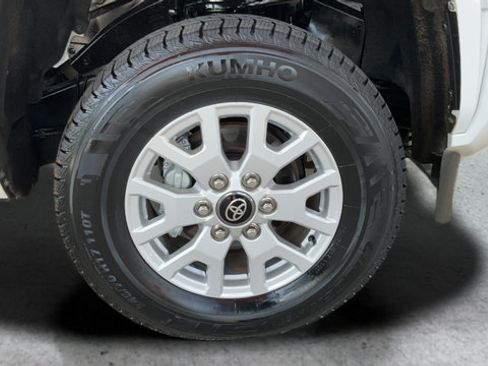 Used 2024 Toyota Tacoma SR AWD/4WD image 27