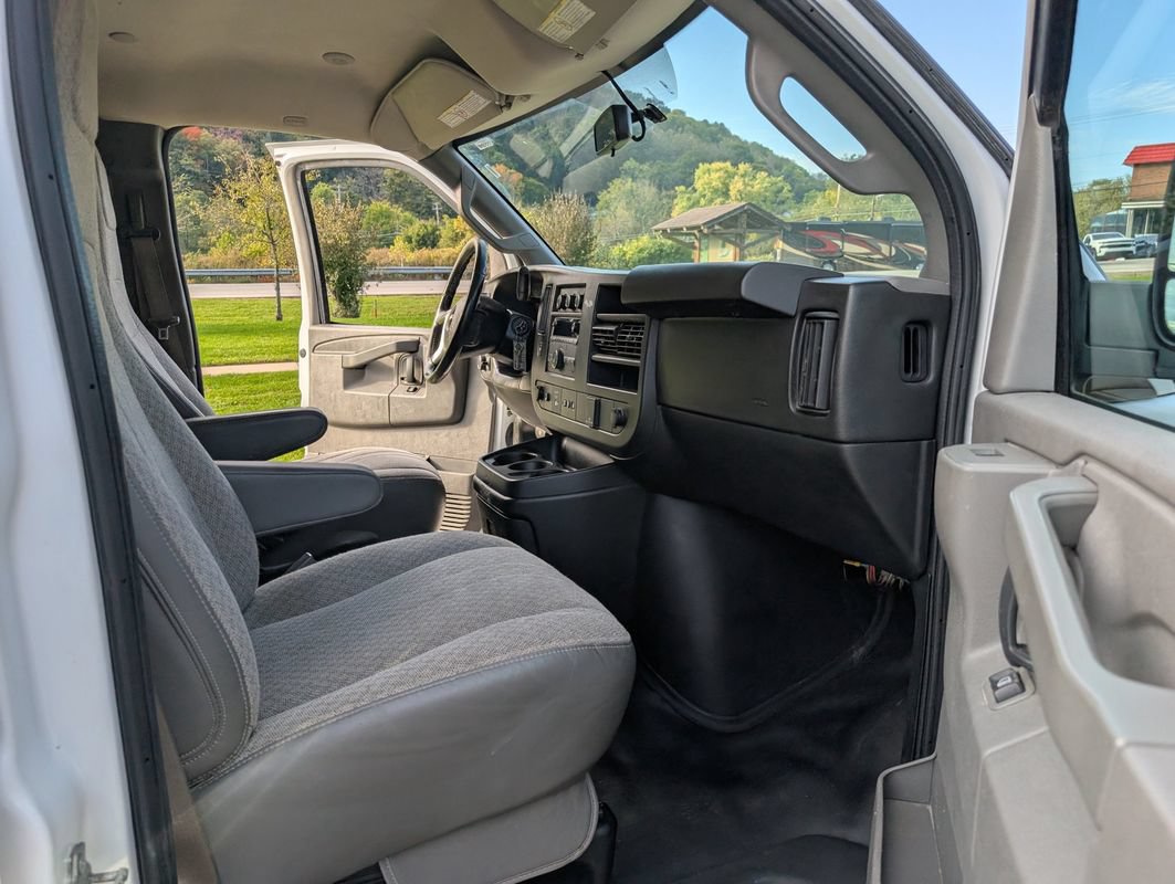 Used 2019 GMC Savana 2500 w/ Driver Convenience Package RWD image 35
