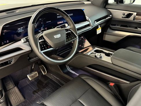 New 2026 Cadillac Vistiq Sport w/ LPO, Floor Liner Package image 4