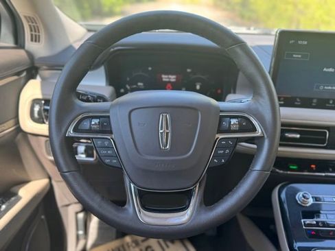 Used 2022 Lincoln Nautilus AWD w/ Premium Package image 21