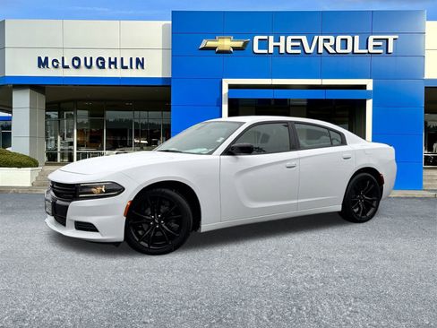 Used 2018 Dodge Charger SXT w/ Blacktop Package image 1