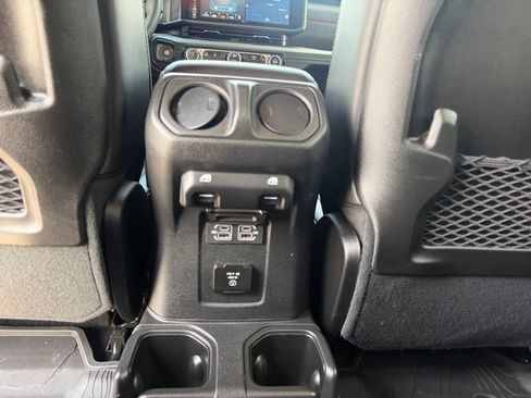 Used 2024 Jeep Gladiator Rubicon w/ Technology Group AWD/4WD image 24